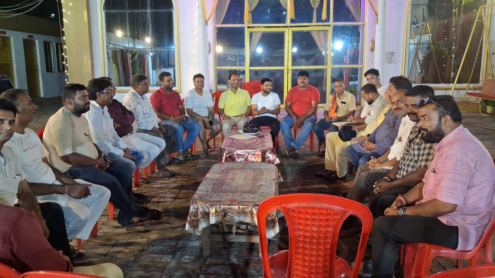 गोपालगंज: हथुआ जंक्शन पर ट्रेनों के ठहराव की मांग तेज, विधायक-सांसद से मिलेगा नागरिक मंच
