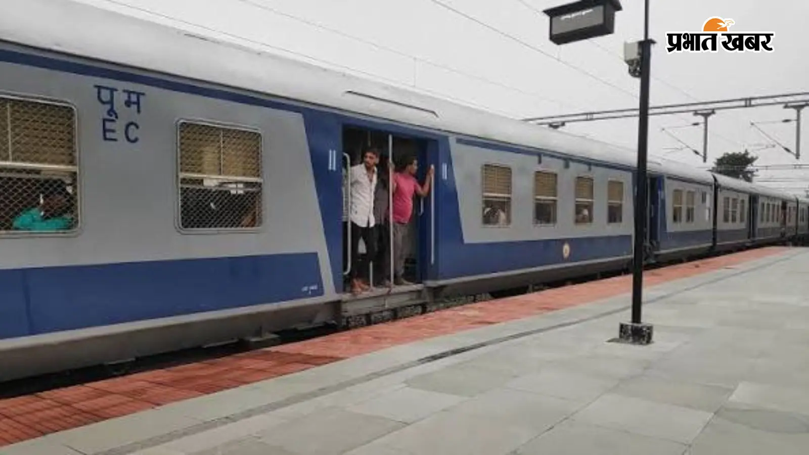 इस ट्रेन में शौचालय तक पहुंचना मुश्किल, रक्सौल पहुंचते-पहुंचते भर जाती है पूरी ट्रेन; यात्रियों ने रेलवे से लगाई गुहार