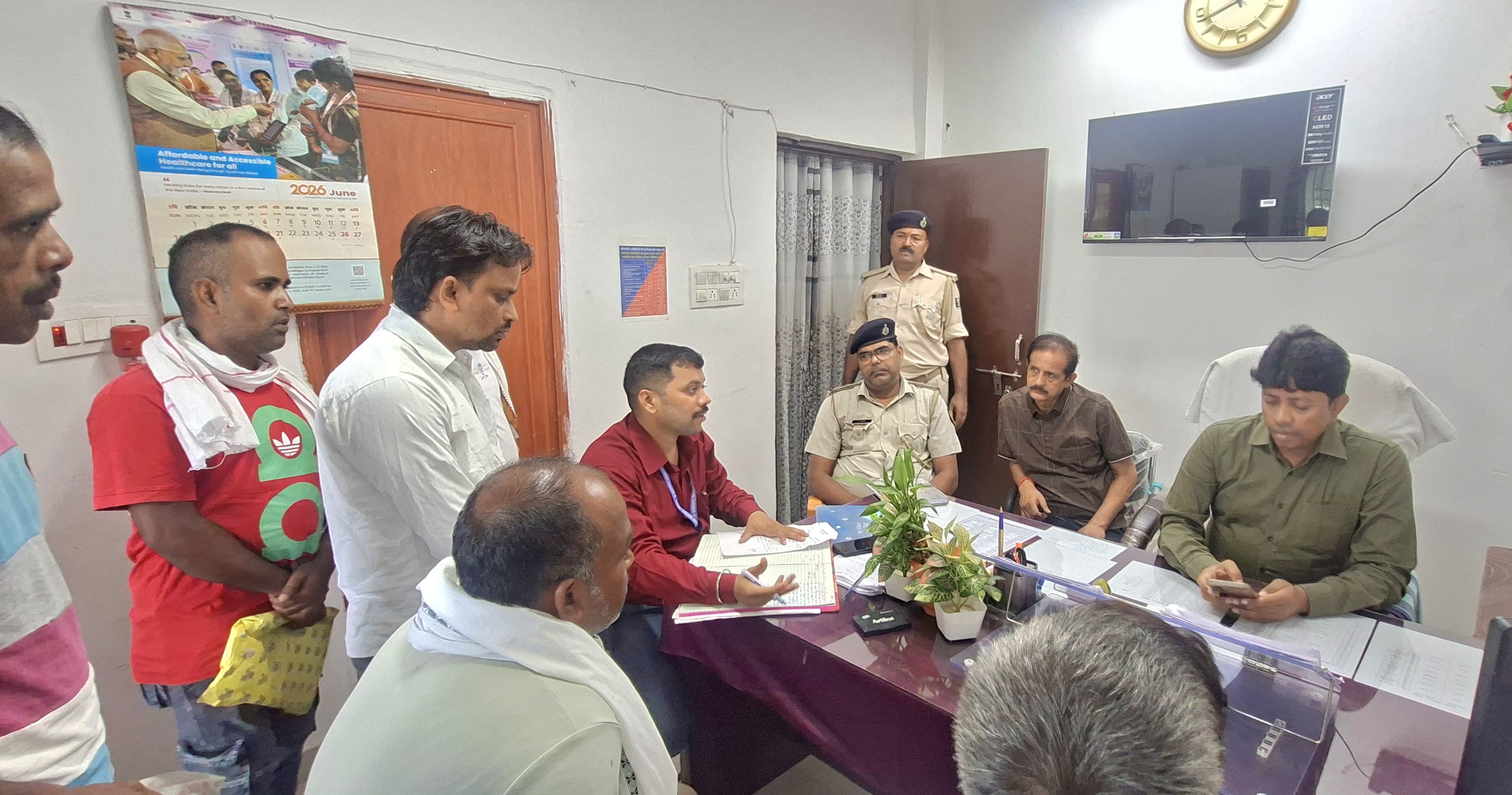 सीवान: दरौंदा जनता दरबार में 17 में से 13 भूमि विवादों का ऑन द स्पॉट निपटारा