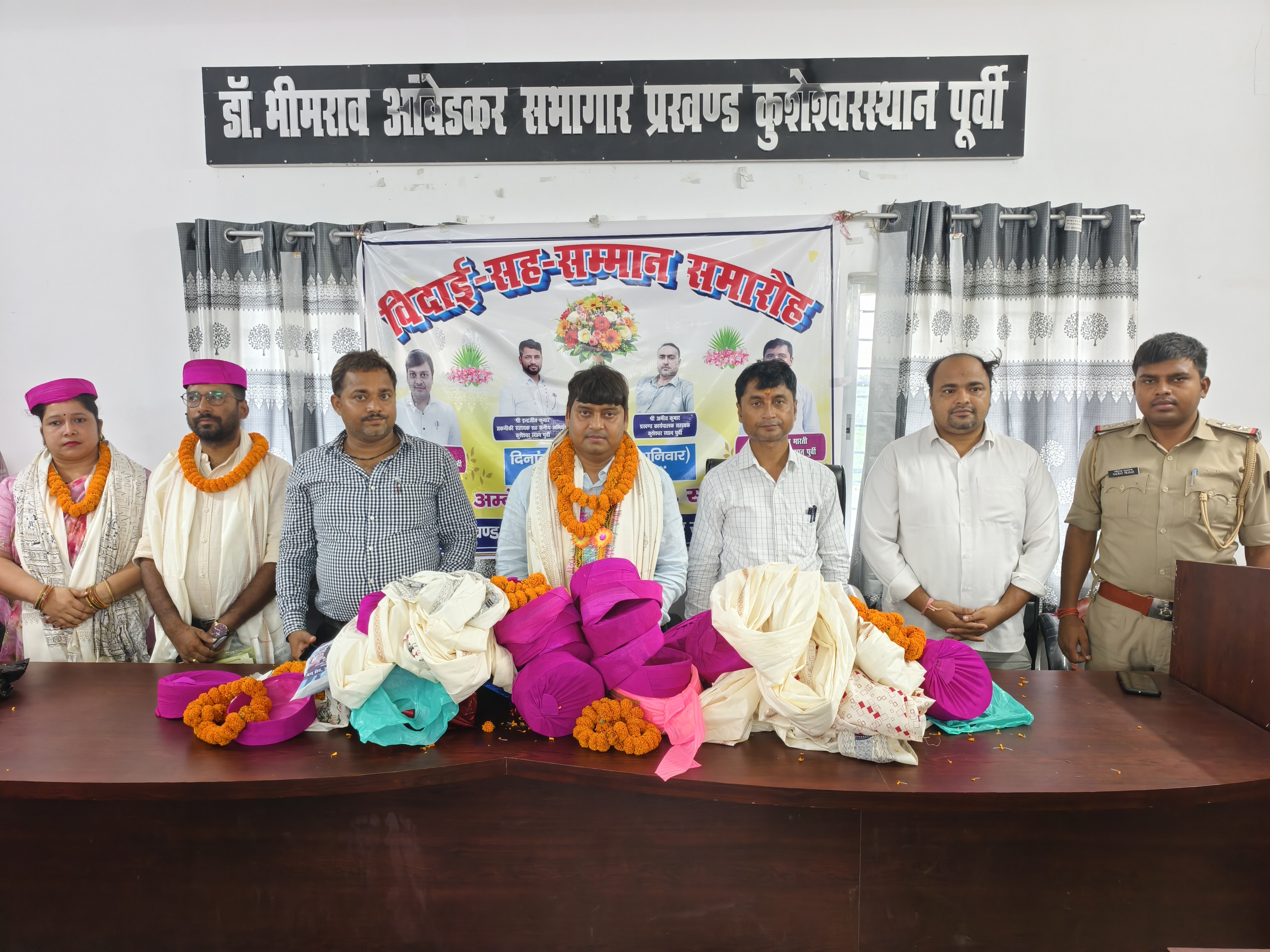 कुशेश्वरस्थान पूर्वी में सीओ गोपाल पासवान को भावभीनी विदाई, राकेश रोशन भारती का स्वागत