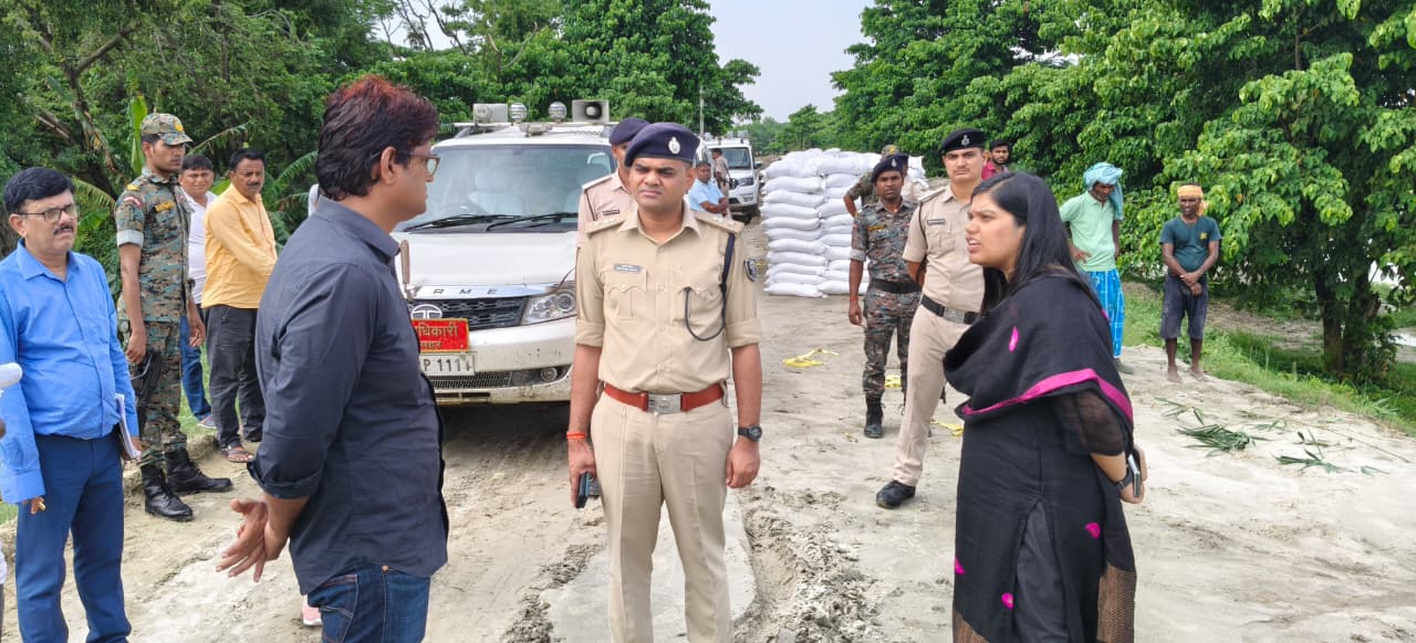 बागमती तटबंध पर रेन कट, अतिक्रमण और बिजली पोल मिले, डीएम ने अधिकारियों को दिया अल्टीमेटम
