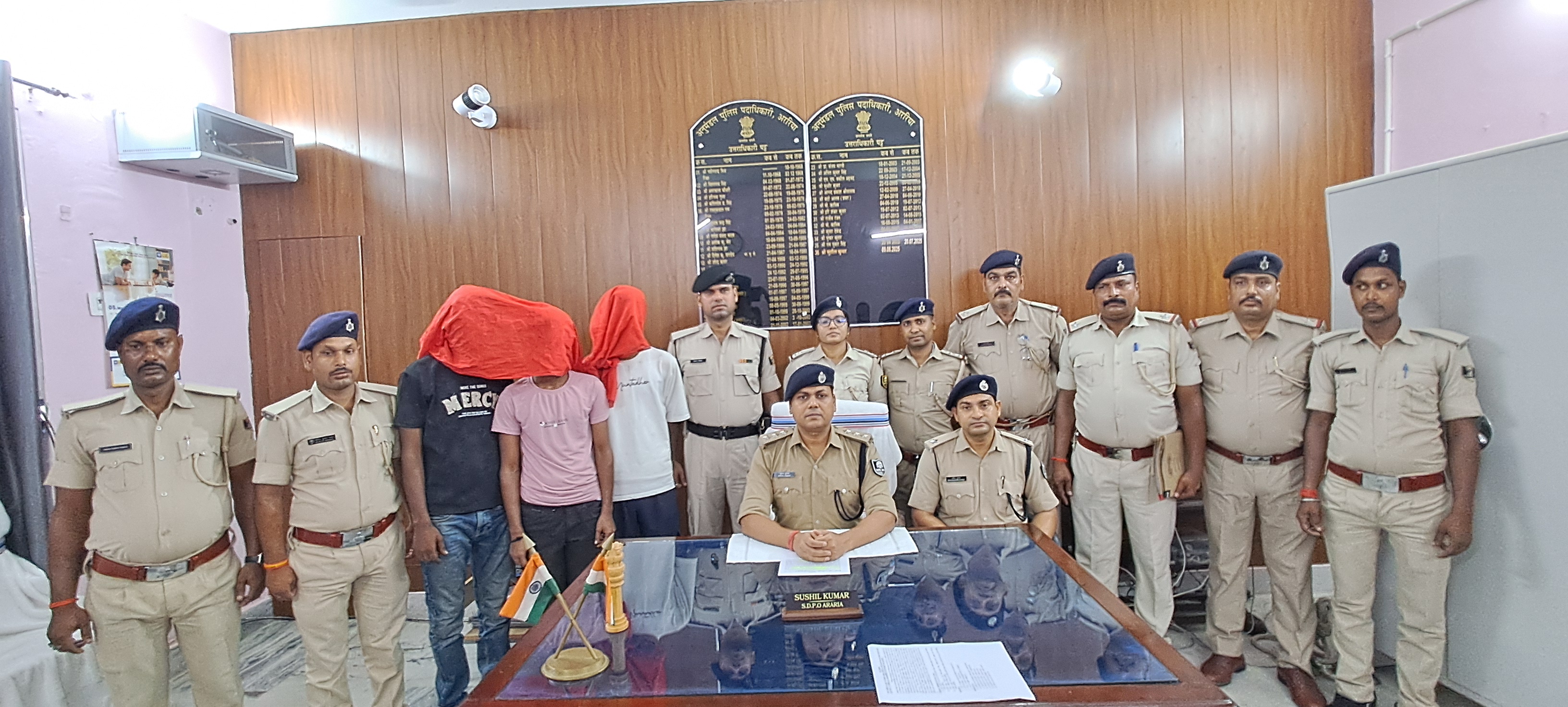 अररिया पुलिस को बड़ी कामयाबी:रानीगंज में रोड डकैती का उद्भेदन, तीन अपराधी गिरफ्तार, अल्टो कार व नगद बरामद