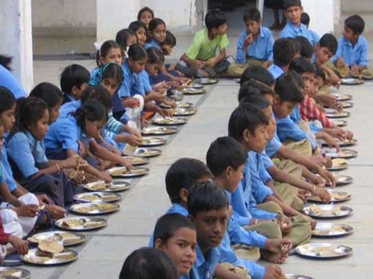 नवादा: पकरीबरावां के कई विद्यालयों में मध्यान भोजन बंद, बच्चों के पोषण पर व उपस्थिति पर पड़ेगा असर