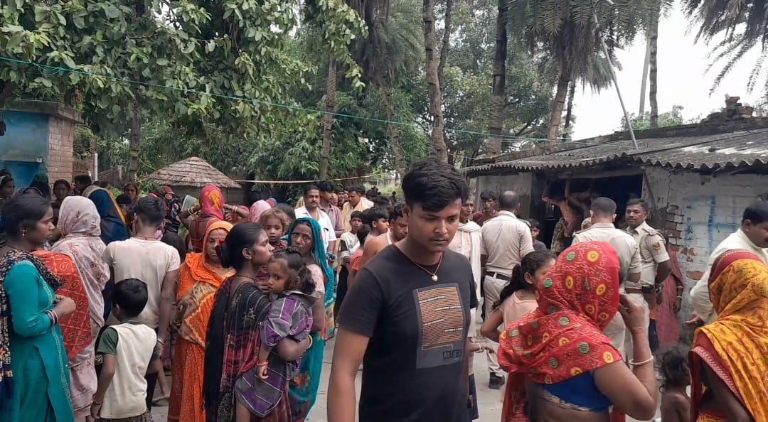 वैशाली में प्रेमी के घर बेड के नीचे मिला महिला का शव, हत्या की आशंका; चार माह पहले प्रेमी संग हुई थी फरार