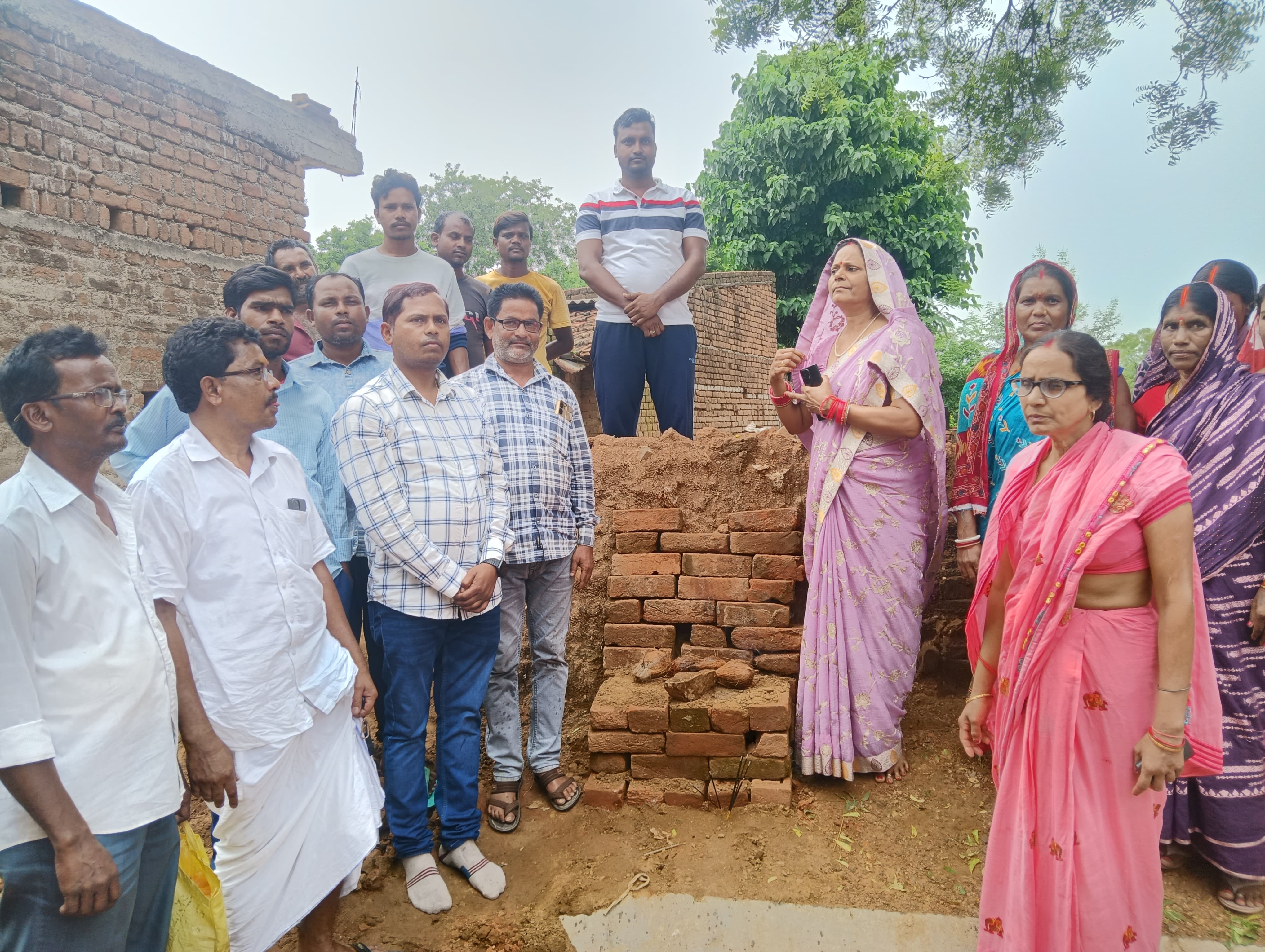 चंदनकियारी में जिप सदस्य ने किया कई विकास योजनाओं का भूमि पूजन