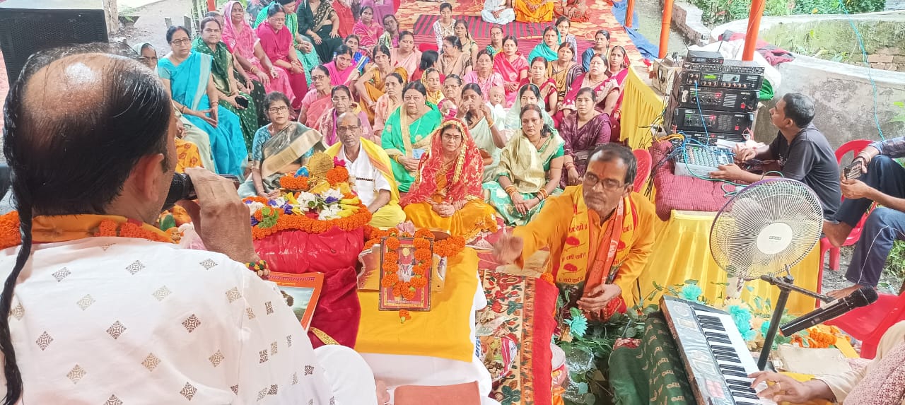 गोवर्धन लीला अहंकार त्यागने और प्रकृति के सम्मान की प्रेरणा देती है : अजय कृष्ण शास्त्री