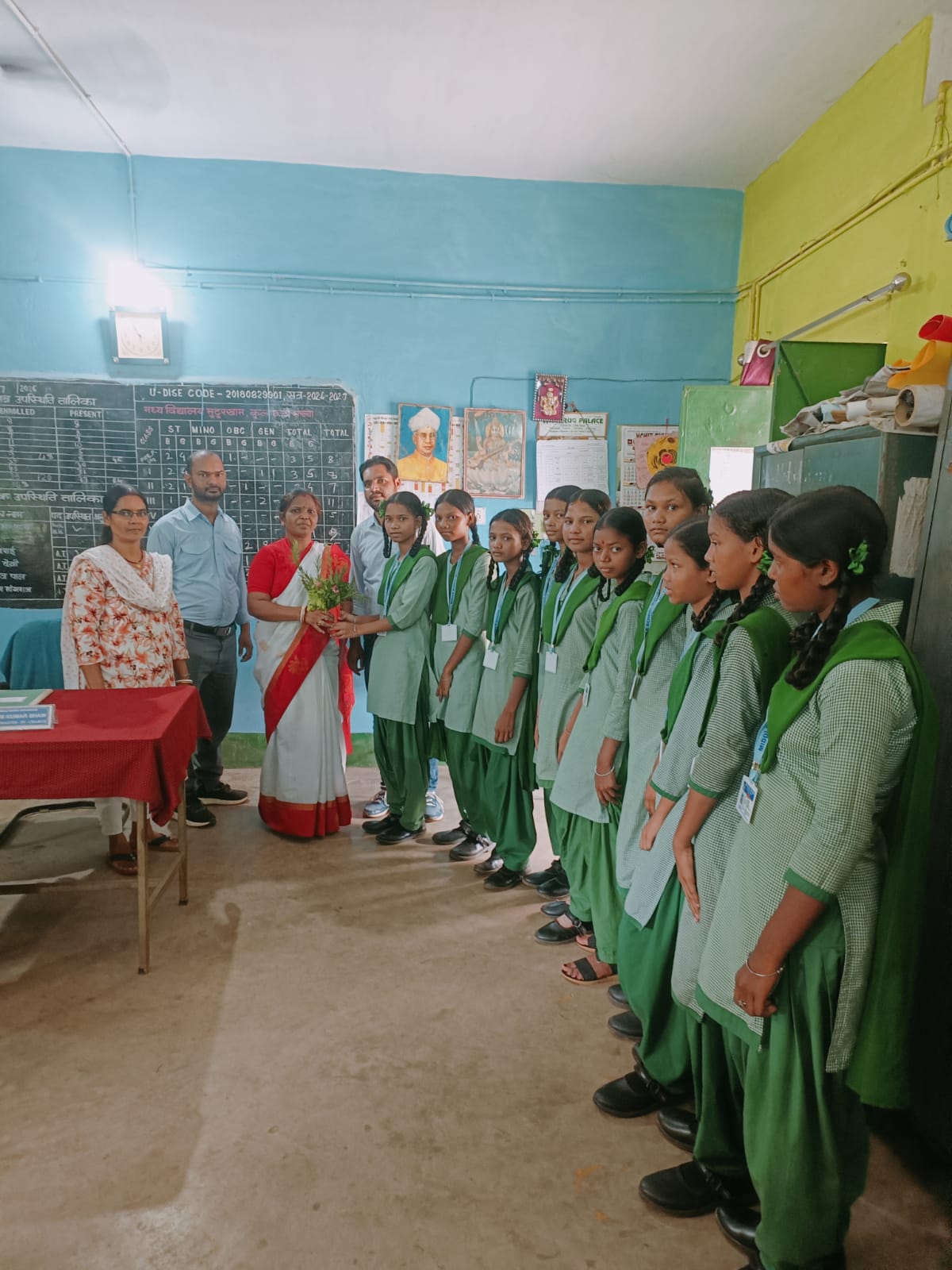 पद्मश्री जमुना टुडू ने बच्चों को दिये जंगल बचाने के टिप्स