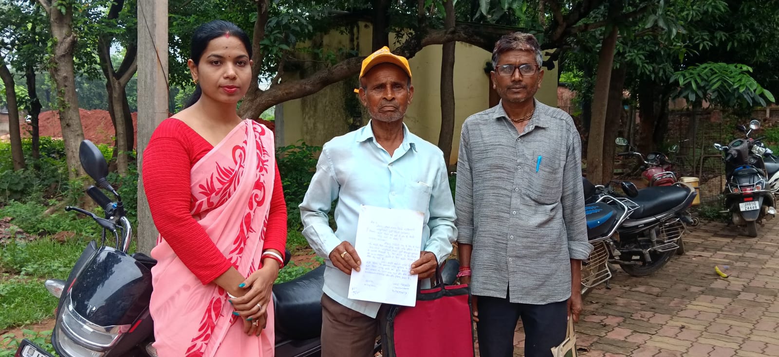 पांच साल से वृद्धावस्था पेंशन के लिए भटक रहे बुजुर्ग, उप प्रमुख ने प्रशासन को दिया 15 दिन का अल्टीमेटम