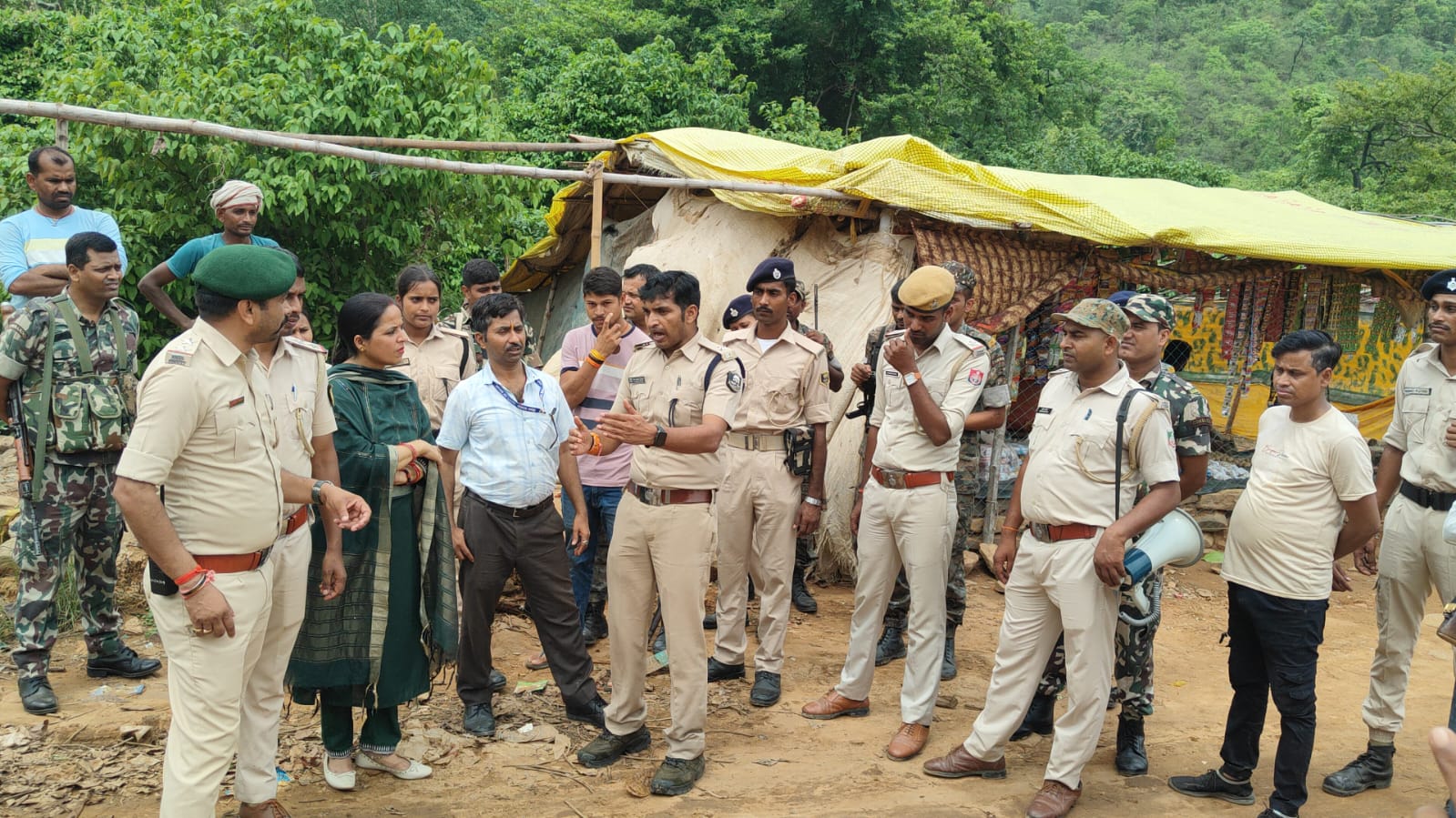 रोहतास में श्रावणी मेले से पहले गुप्ता धाम में चला बुलडोजर: अतिक्रमण पर प्रशासन का प्रहार, सड़क चौड़ीकरण, सफाई और सुरक्षा व्यवस्था की तैयारियां तेज