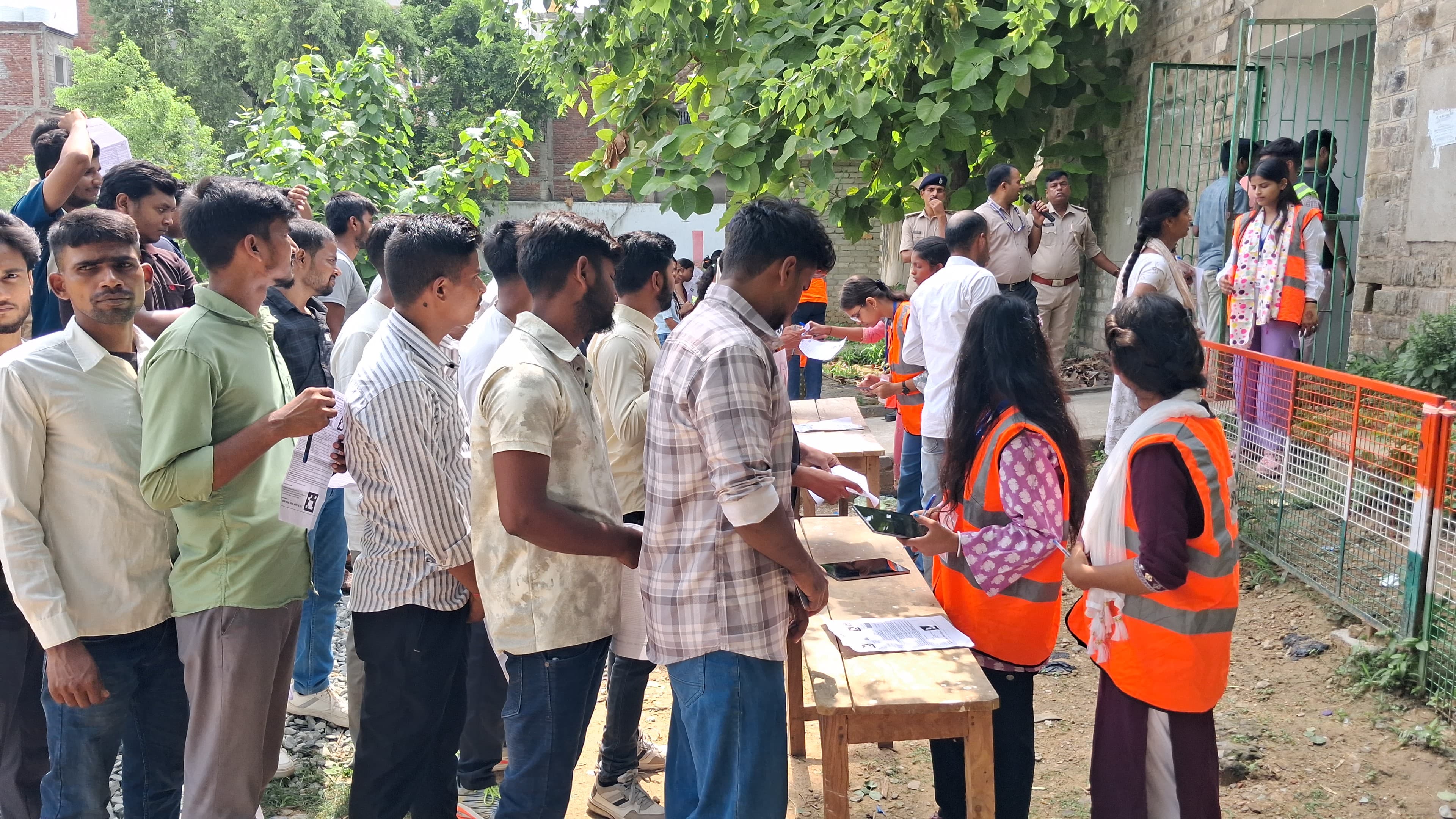 अवर निरीक्षक मद्द निषेध परीक्षा शांतिपूर्ण माहौल में शुरू