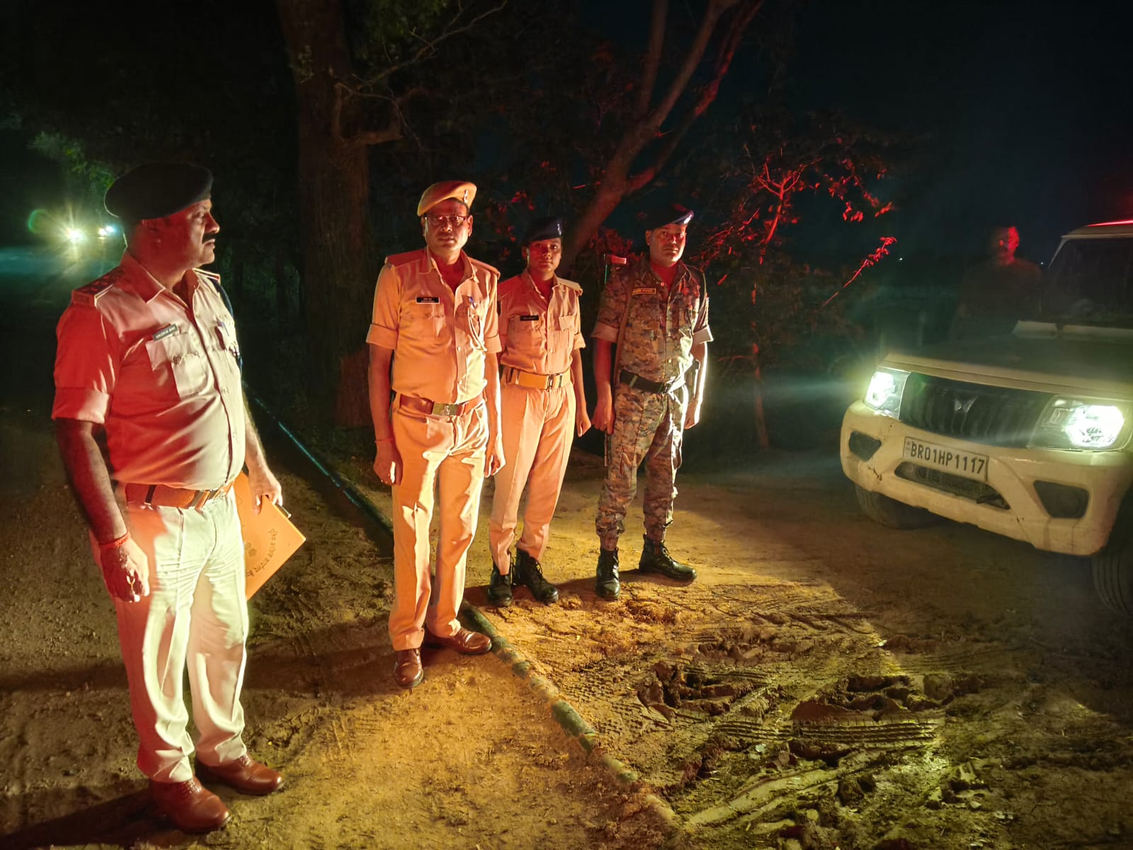 कैमूर में पुलिस का सुपर पेट्रोलिंग अभियान; रात में कड़ी निगरानी के बीच संदिग्धों की जांच