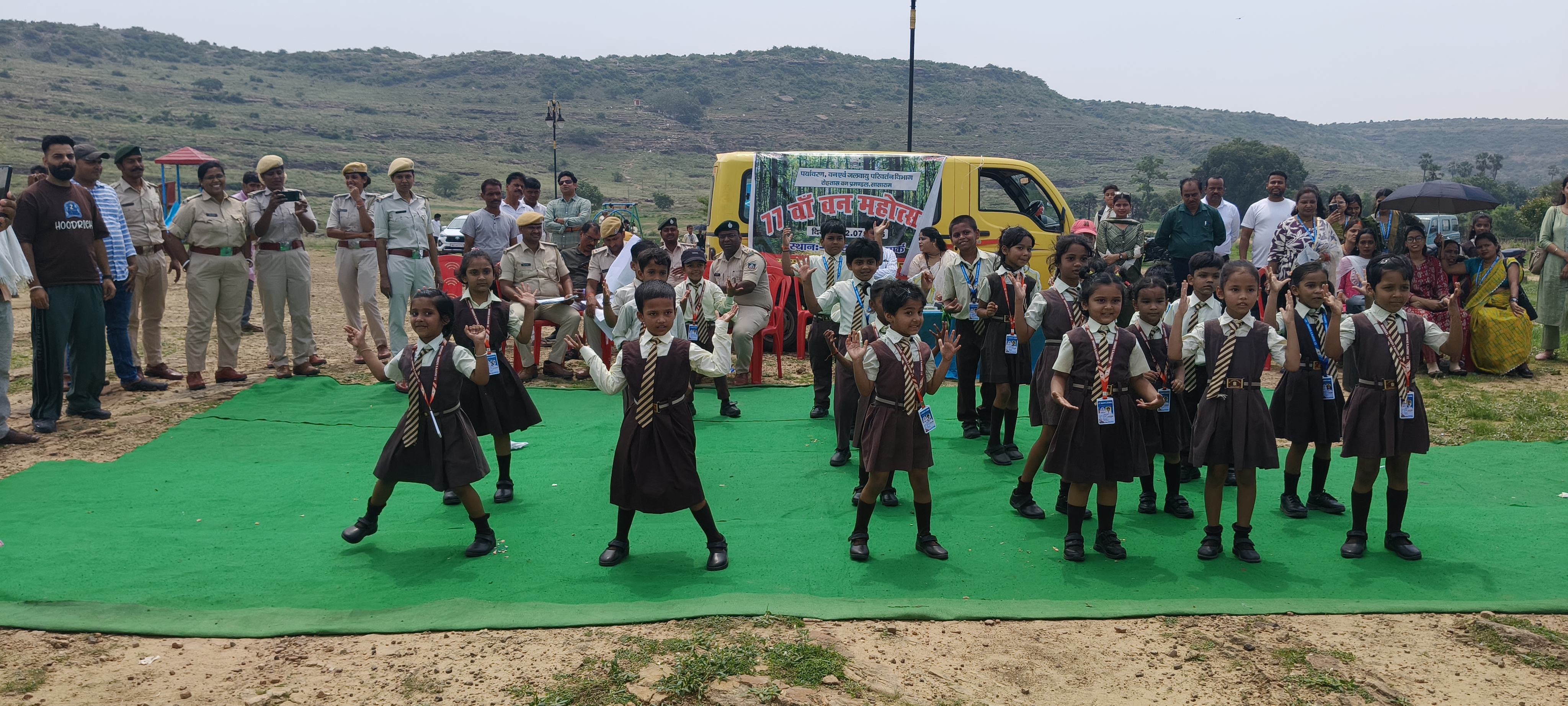 सासाराम में वन महोत्सव, पेंटिंग प्रतियोगिता में बच्चों ने दिखाई रचनात्मकता