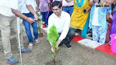 सोनपुर स्टेशन पर 'एक पेड़ माँ के नाम' अभियान, डीआरएम ने लगाया पौधा, 100 महिलाओं को मिले सैनिटरी पैड