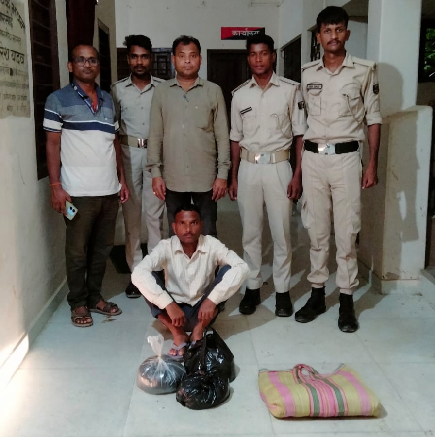 कटिहार में मद्य निषेध थाना की कार्रवाई, 30 लीटर के करीब शराब जब्त, दो तस्कर गिरफ्तार