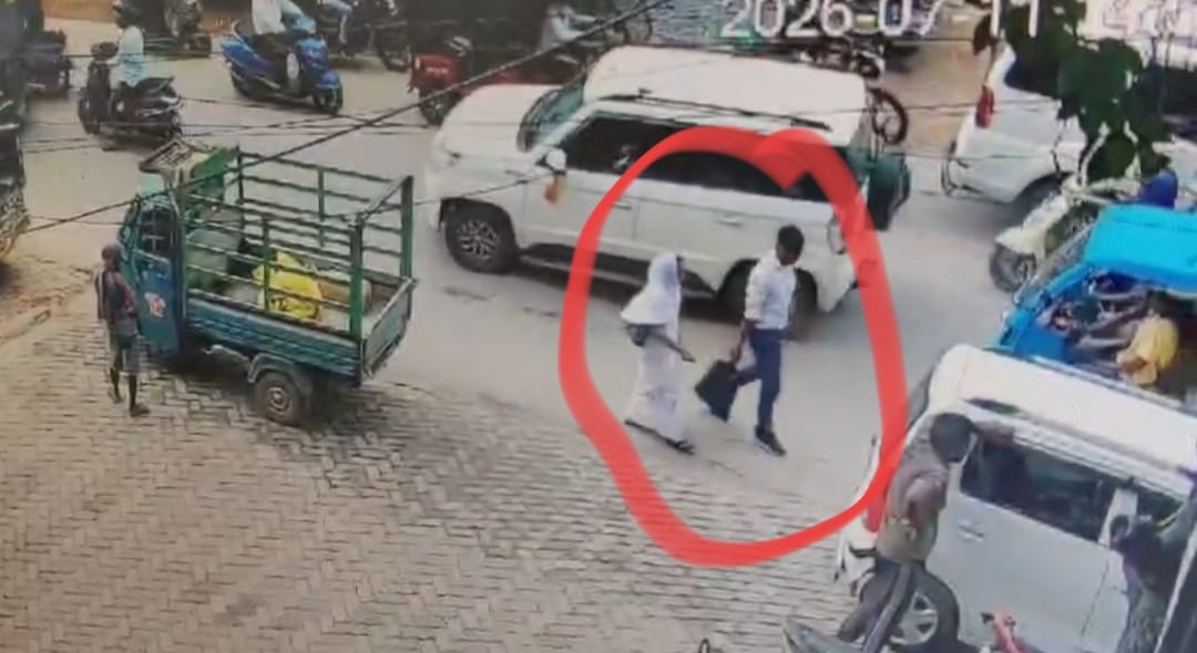 गुमला में दिनदहाड़े ठगी, स्प्रे मारकर नर्स से लूटे सोने-चांदी के जेवर