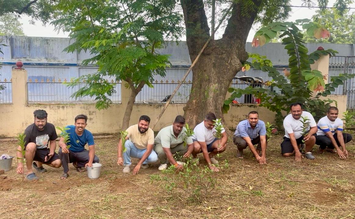 चाईबासा मारवाड़ी युवा मंच ने गौशाला में किया पौधारोपण