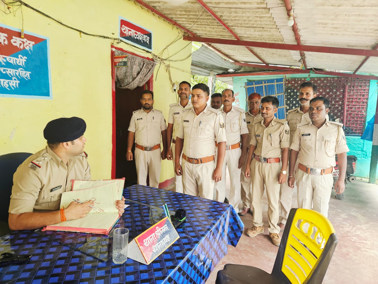 श्रीनगर थाना में ग्रामीण पुलिस की साप्ताहिक परेड, थानाध्यक्ष ने रात्रि गश्ती में सतर्कता के दिए निर्देश
