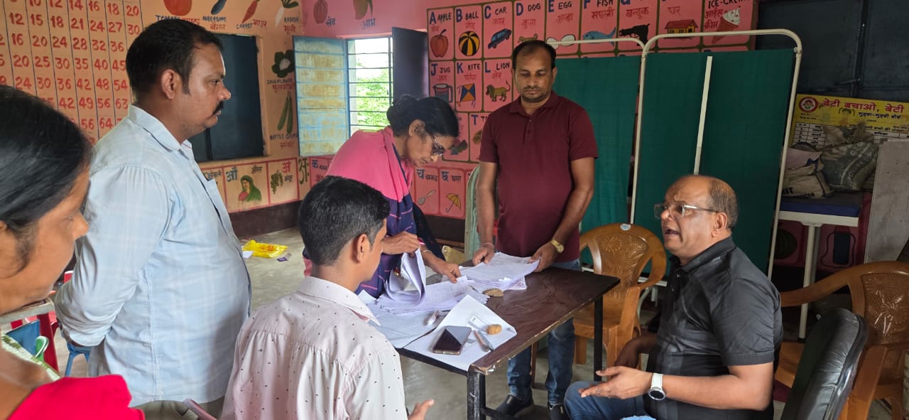 मतदाताओं की शिकायत पर 237 के बीएलओ को लगाई गई फटकार