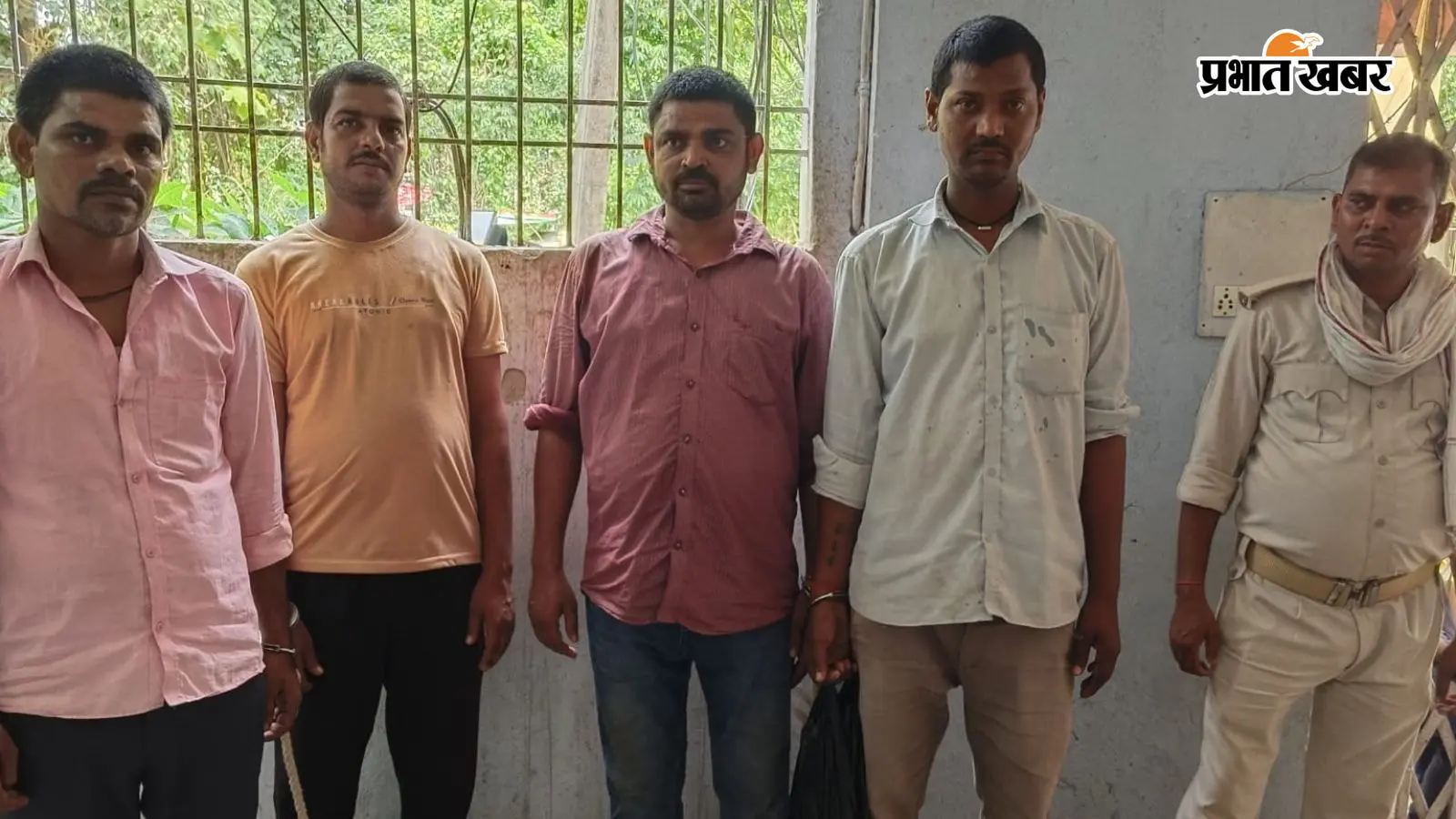 गया जी : बेलागंज में पुलिस की छापेमारी, कुर्की वारंटी समेत सात आरोपी गिरफ्तार