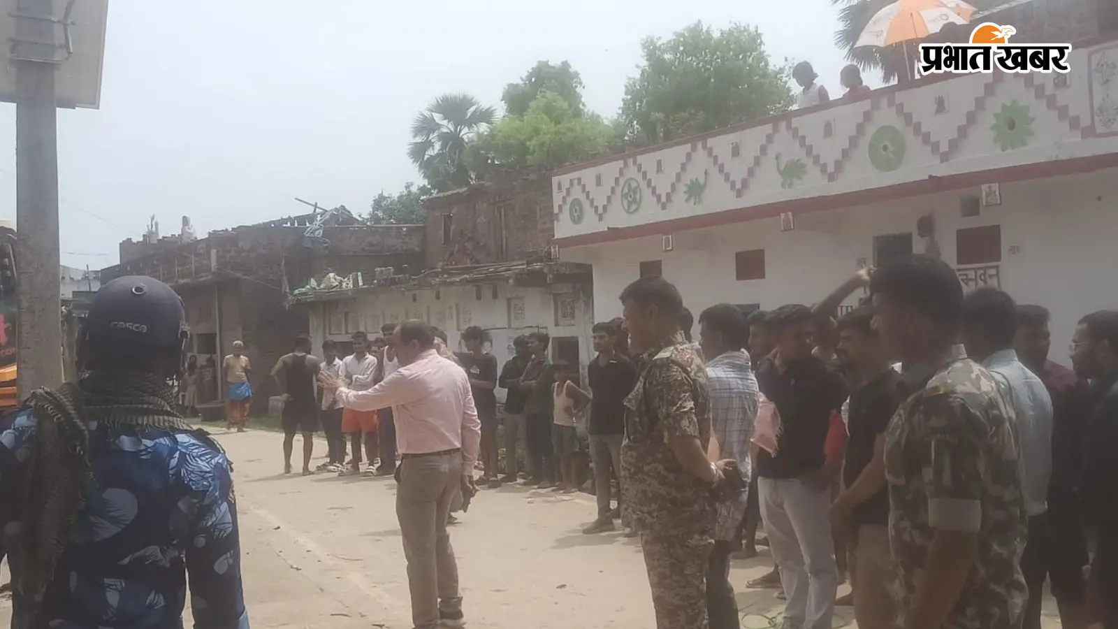 गया जी में आहार से अतिक्रमण हटाने के लिए चला प्रशासन का बुलडोजर, सुरक्षा के रहे कड़े इंतजाम