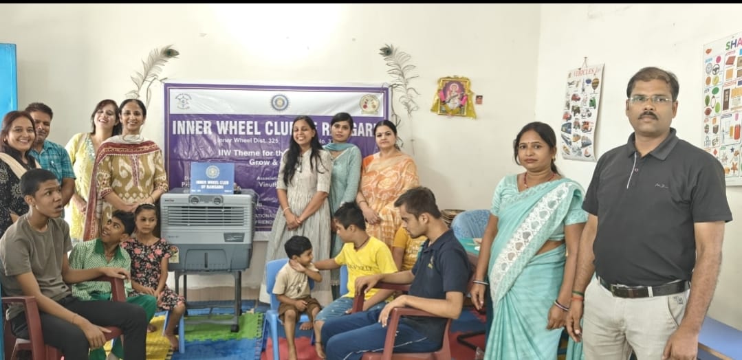 विद्यार्थियों के लिए लगाया गया एयर कूलर