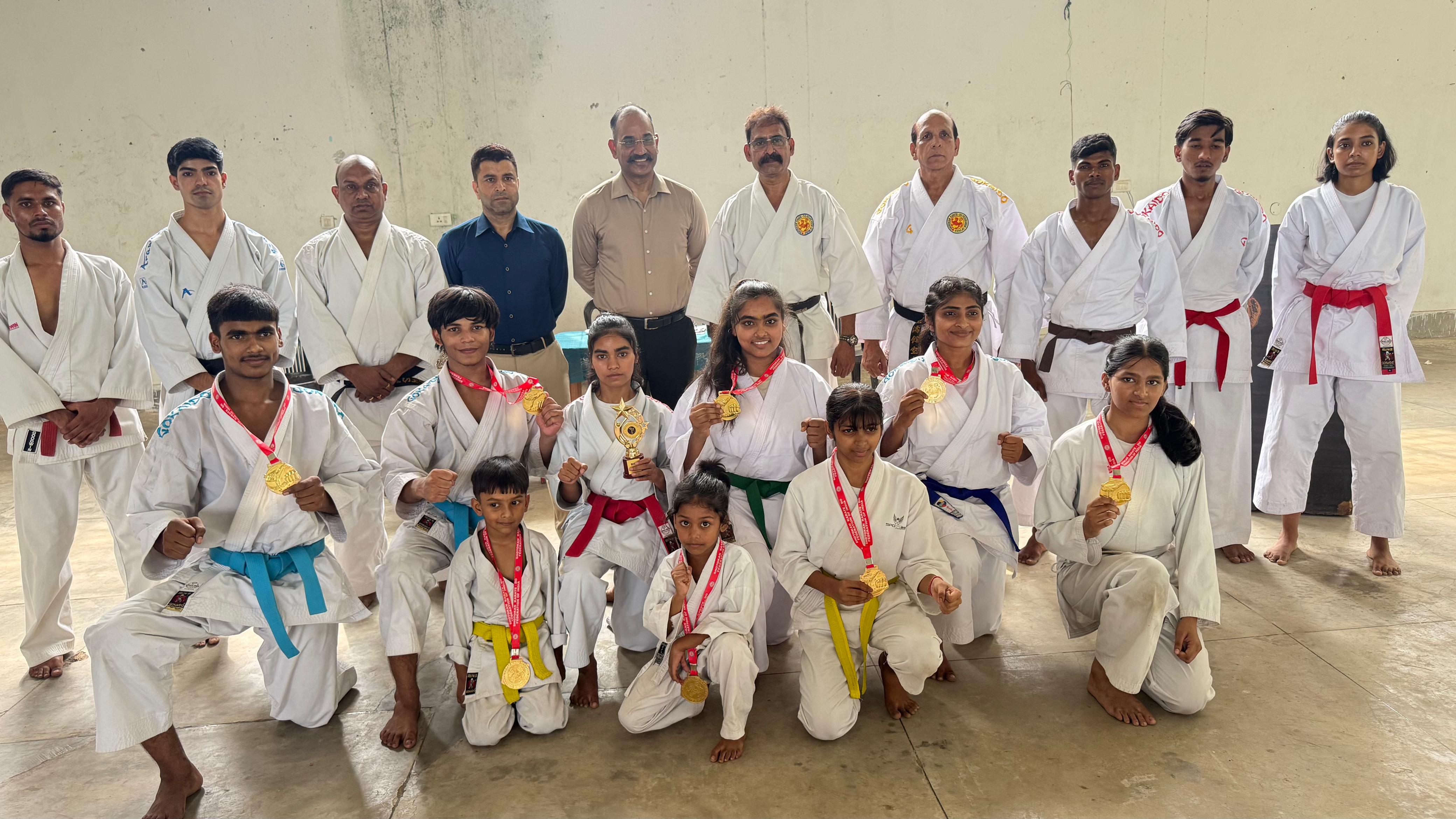 कराटे बेल्ट ग्रेडेशन टेस्ट में उत्कृष्ट प्रदर्शन करनेवाले खिलाड़ी सम्मानित