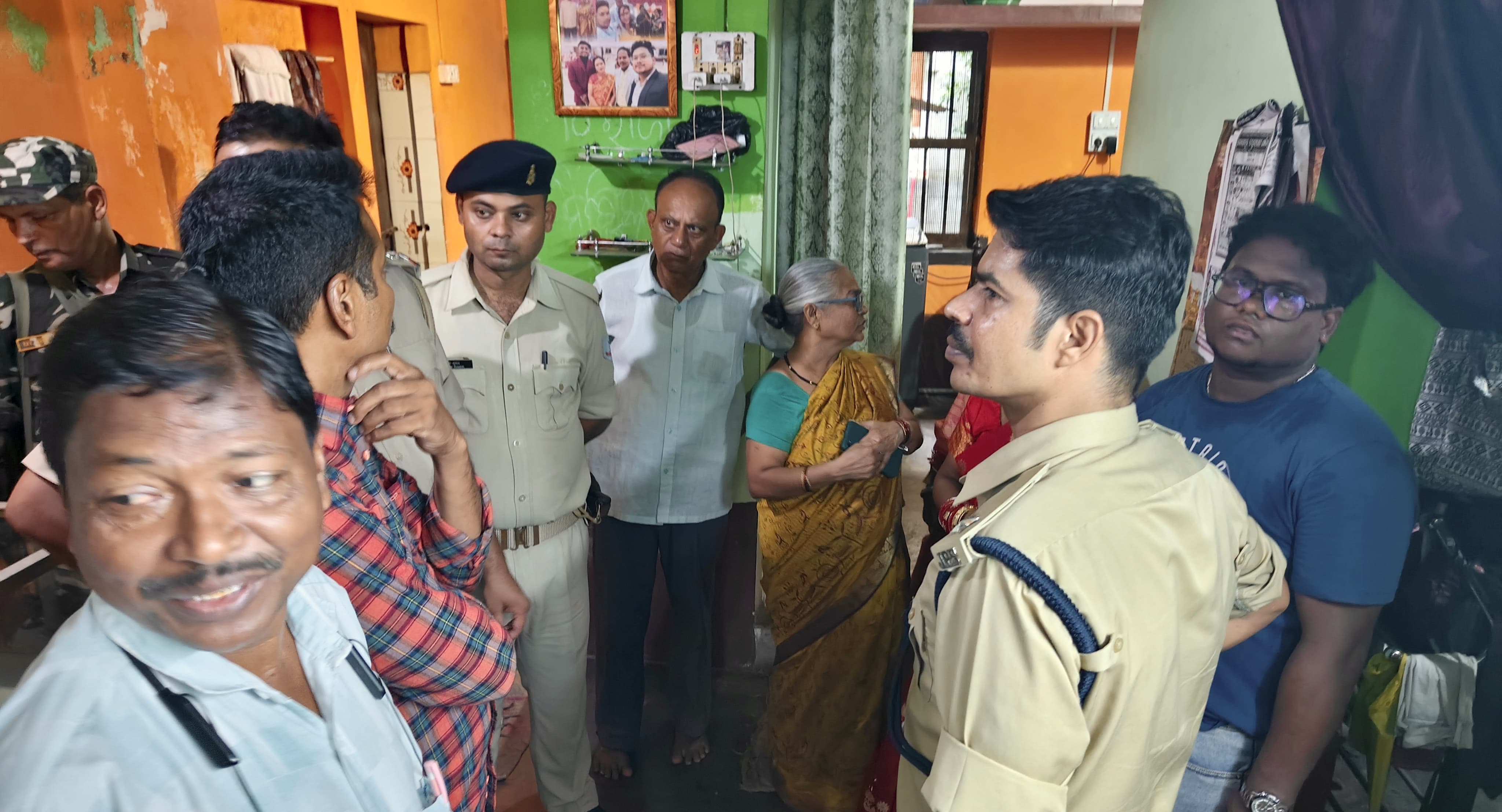 घाटशिला में दिनदहाड़े व्यवसायी के घर से 9.5 लाख की चोरी