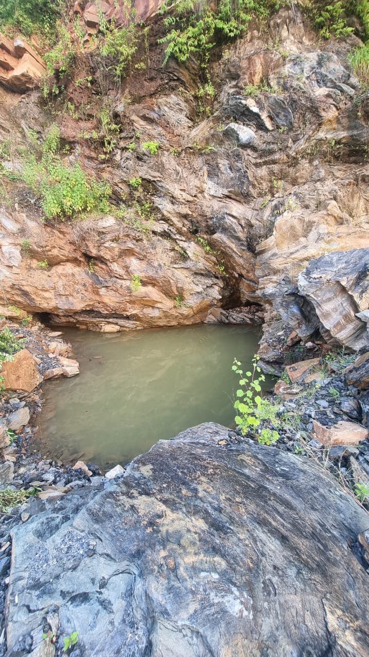 गुड़ाबांदा में कीमती रत्न पन्ना खदान सील, फिर भी हो रहे हैं अवैध खनन और तस्करी
