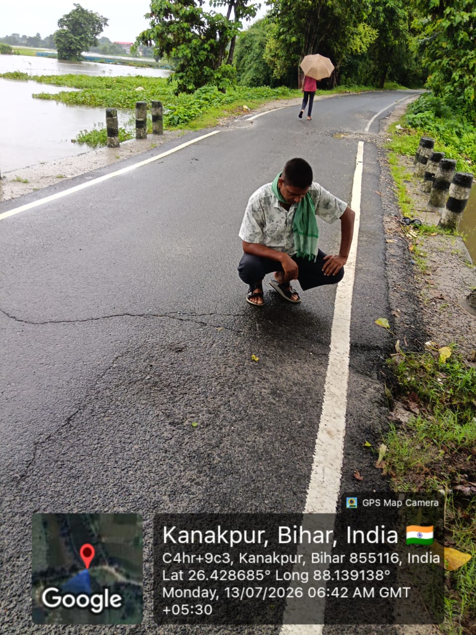 मानिकपुर के बाद अब ईदगाह-बाईपास के पास भी खतरे का संकेत, सड़क पर उभरी दरारों ने बढ़ाई चिंता