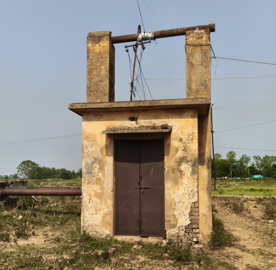 बक्सर में सरकारी बोरिंग सालों से पड़ा बंद: कृष्णाब्रह्म क्षेत्र में सिंचाई व्यवस्था ठप, नर्सरी तैयार लेकिन खेत सूखे पड़े