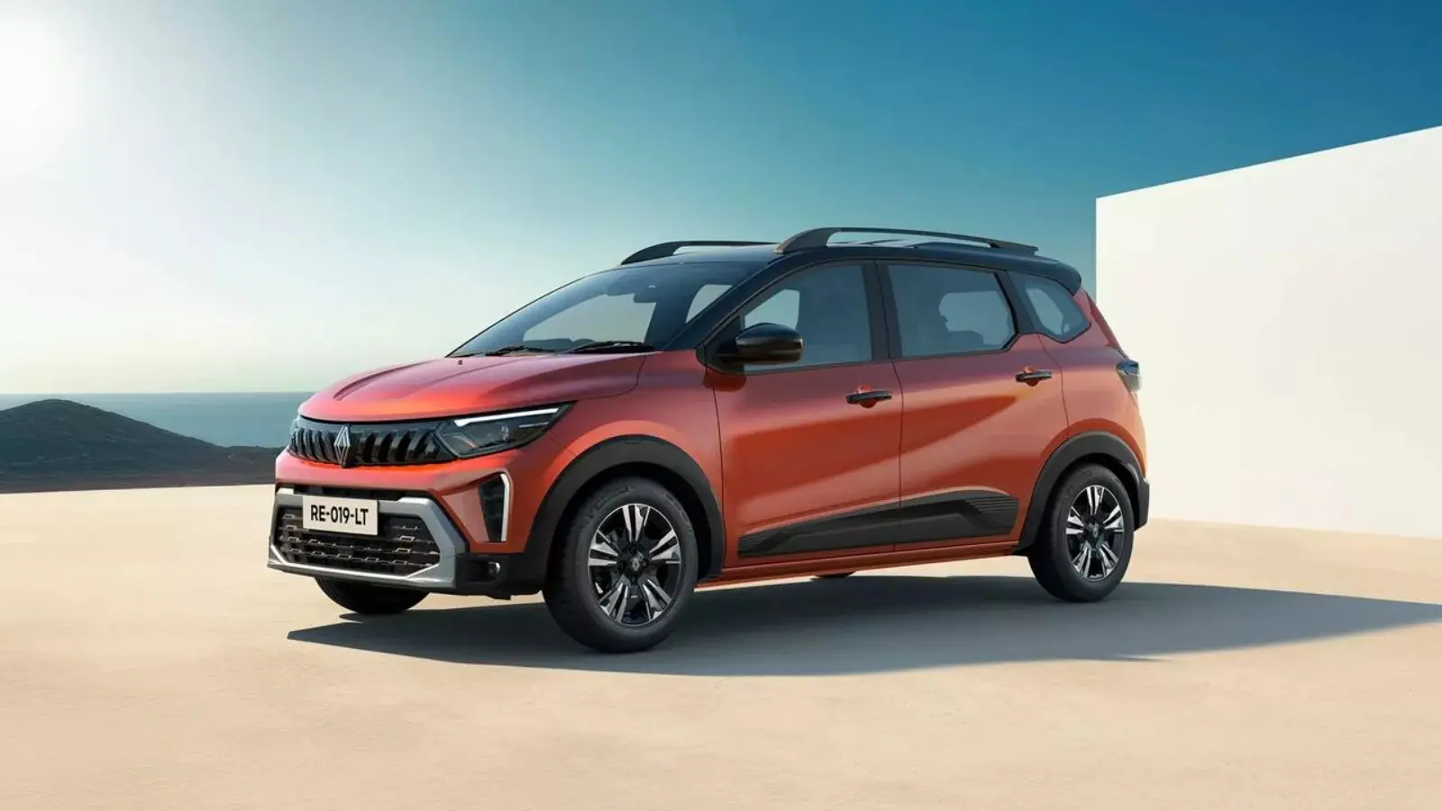 Renault की दमदार माइलेज वाली 7-सीटर पर ₹60,000 की छूट, स्पोर्टी लुक के साथ मिलते हैं शानदार फीचर्स