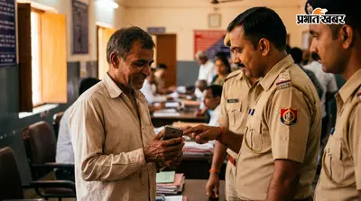 जिस मोबाइल की उम्मीद छोड़ चुके थे, पुलिस ने खोजकर मालिक को सौंप दिया