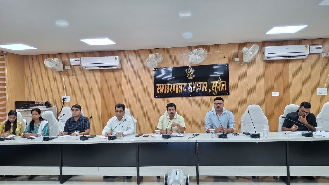 सुपौल में लंबित मामलों के तुरंत निपटारे पर DM सख्त, जनकल्याणकारी योजनाओं में तेजी लाने के निर्देश