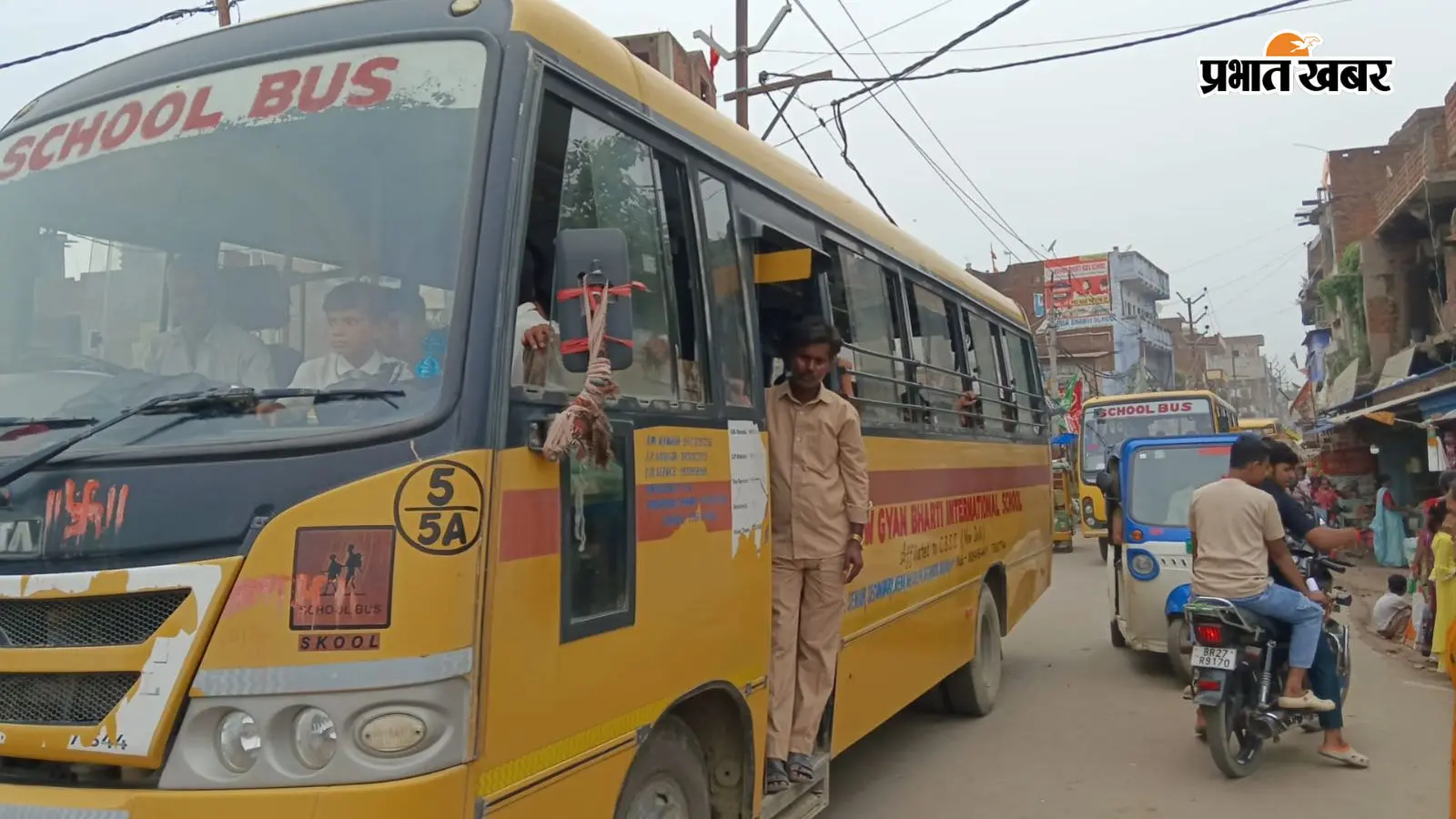 स्थायी बस स्टैंड के अभाव में अकबरपुर के यात्रियों की बढ़ी परेशानी, रोज जाम और अव्यवस्था से जूझ रहे लोग