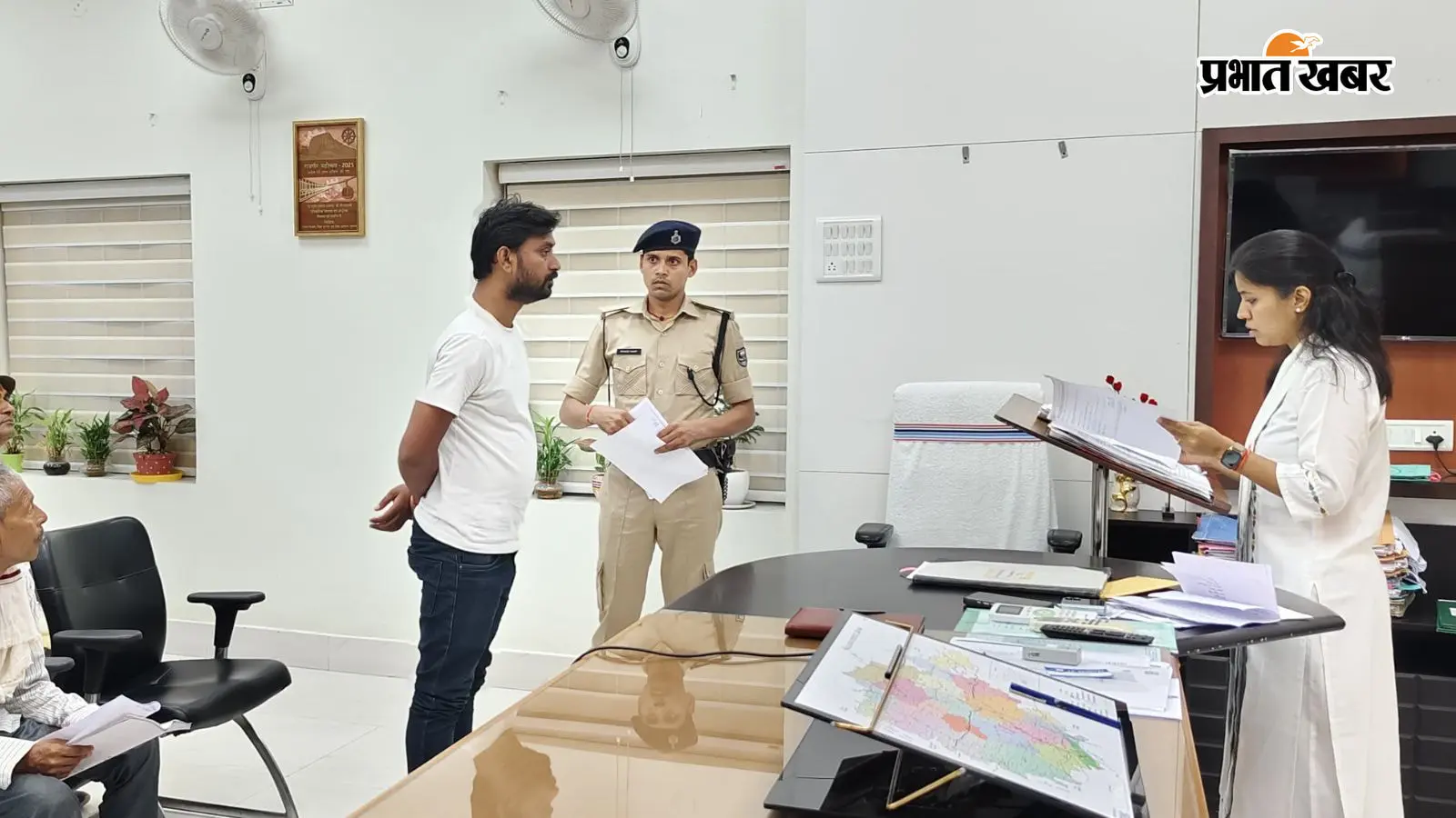 नालंदा : जनसुनवाई में उठे जमीन कब्जा और बकाया वेतन के मामले, DM ने मांगी कार्रवाई रिपोर्ट