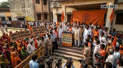 यूरिया के लिए घंटों लाइन में लगे किसान, 'पहले नैनो यूरिया खरीदो' के आरोप पर हुआ विरोध