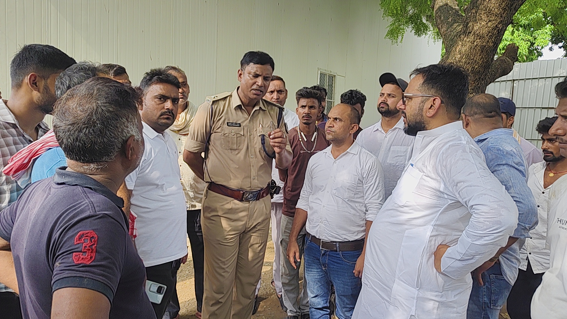 आरा : मंदिर से लौट रहे दंपति को तेज रफ्तार ट्रक ने रौंदा, पति की मौत; चालक फरार