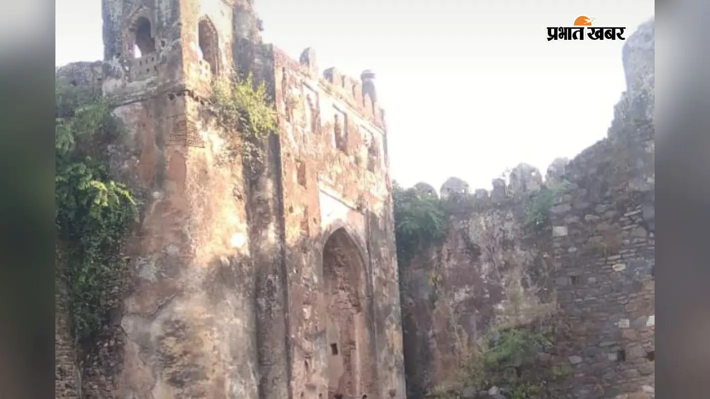अब फ्री में नहीं घूम पाएंगे पलामू किला, चार पहिया वाहनों से वसूली, बाइक पर प्रतिबंध; रील्स विवाद के बाद बदली व्यवस्था