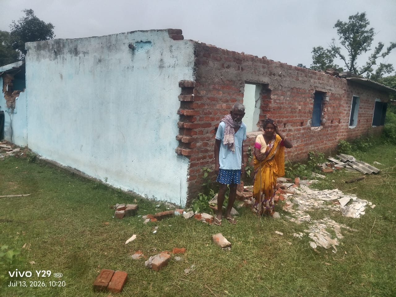 तोरपा में हाथी ने घर को किया क्षतिग्रस्त