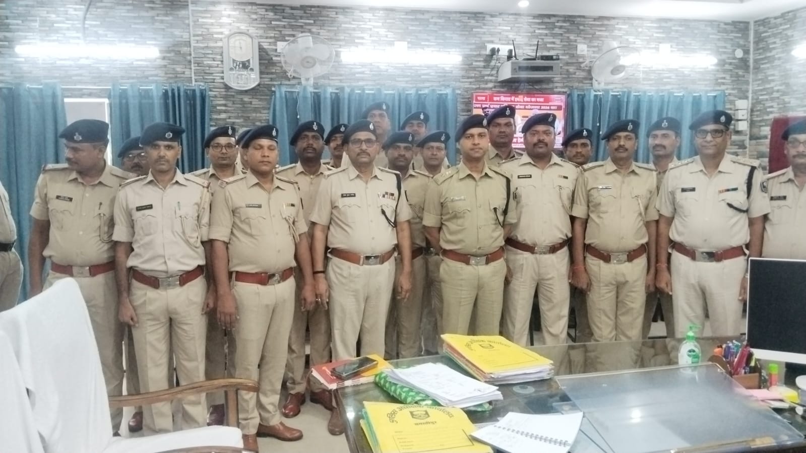 समस्तीपुर में 18 पुलिसकर्मी बने एएसआई, एसपी ने बैच लगाकर किया सम्मानित