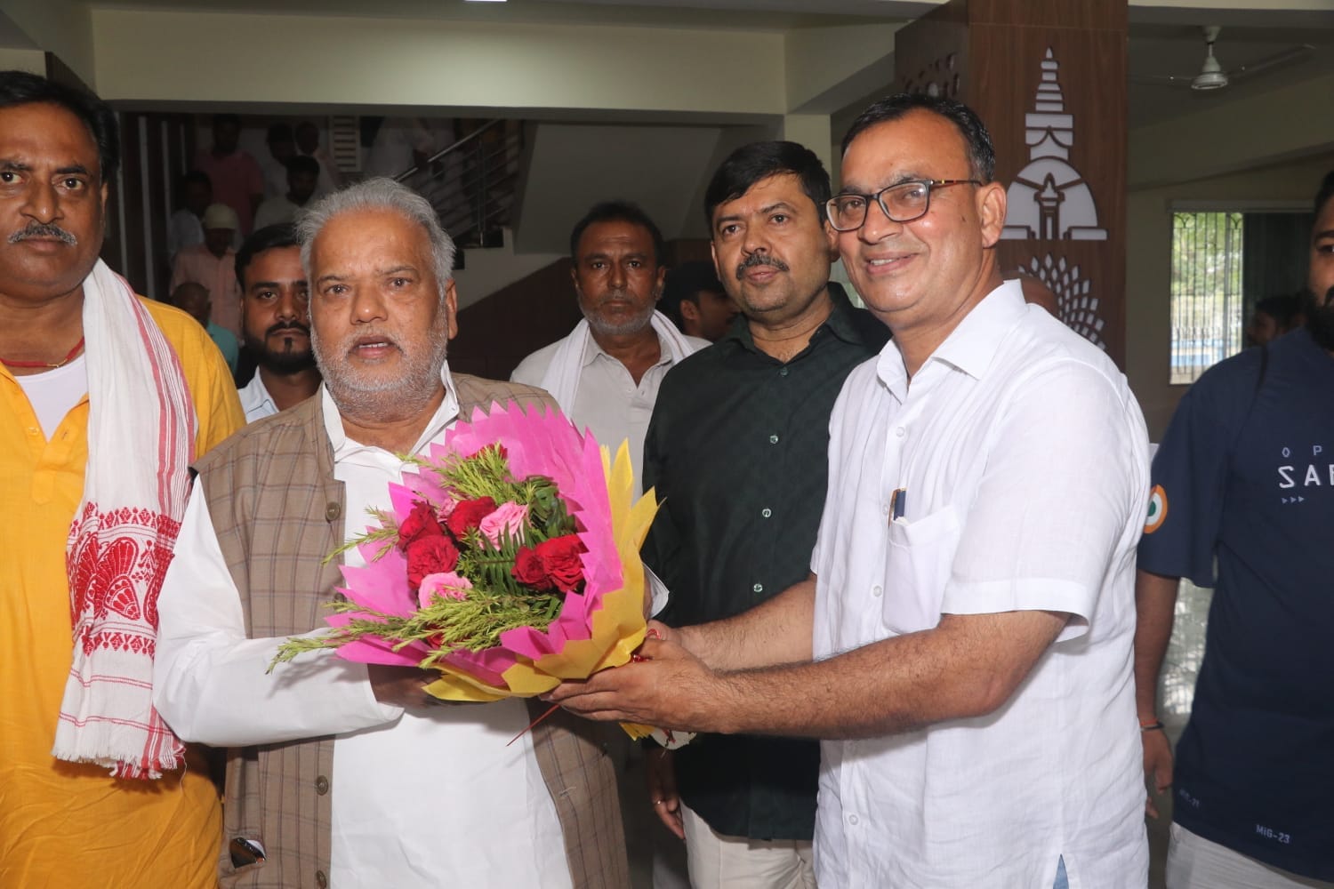 नालंदा : जदयू प्रदेश सचिव बनने के बाद श्रवण कुमार से मिले गुलरेज अंसारी, संगठन को मजबूत करने का लिया संकल्प