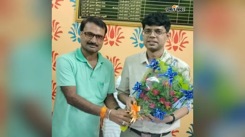 खगड़िया के गोगरी को मिले नए अंचलाधिकारी, आमिर हुसैन ने संभाला पदभार, भूमि और राजस्व मामलों के त्वरित निपटारे का दिया भरोसा