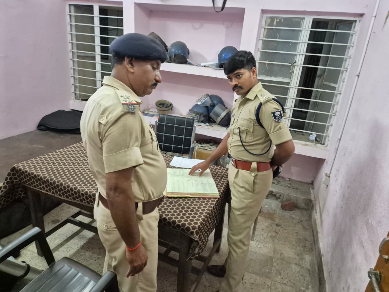 जहानाबाद में एसपी किरण कुमार का नगर और टेहटा थाना का औचक निरीक्षण, रात्रि गश्ती तेज करने के निर्देश