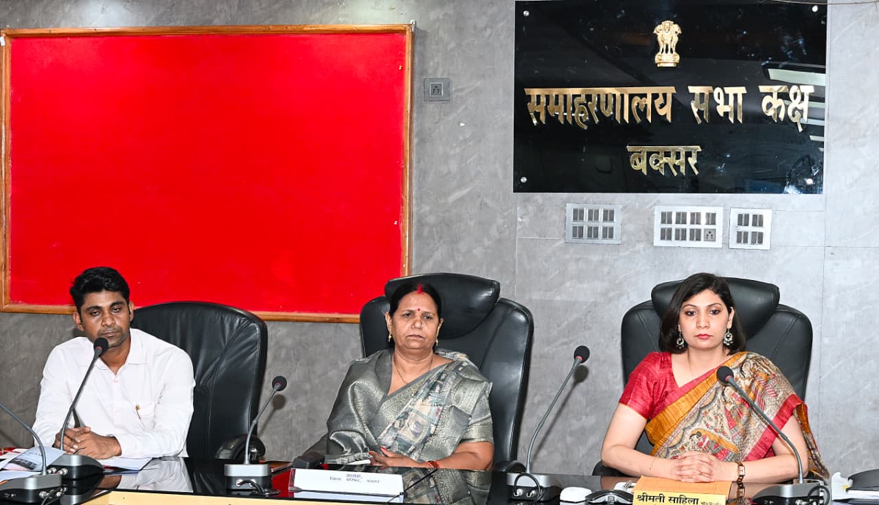 PM Surya Ghar Yojana: बक्सर के 4129 परिवारों को मिलेगा ‘PM सूर्य घर योजना’ का लाभ, DM ने सभी पंचायतों में विशेष शिविर लगाने का दिए निर्देश