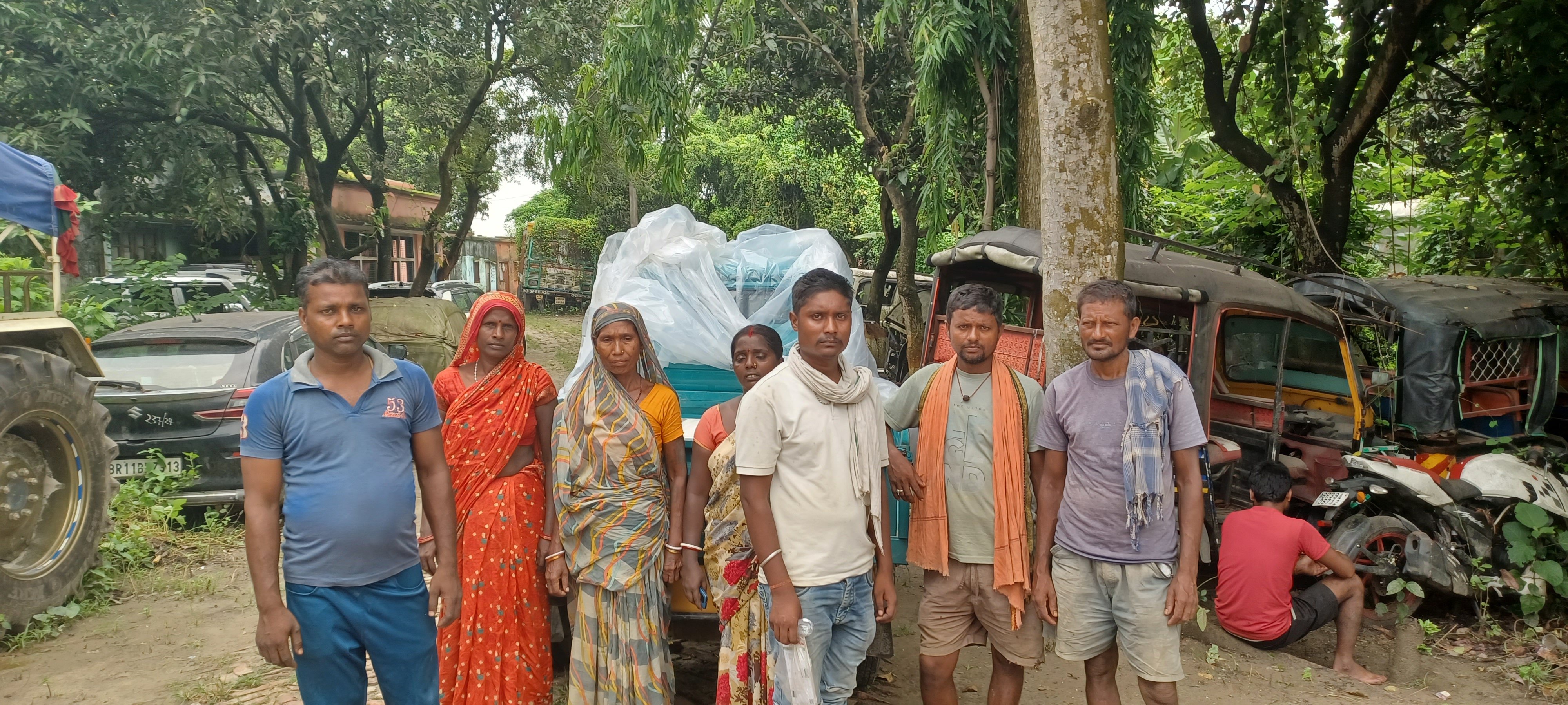 सड़क किनारे गड्ढे में फिसलकर गिरने से बिजली मिस्त्री की मौत
