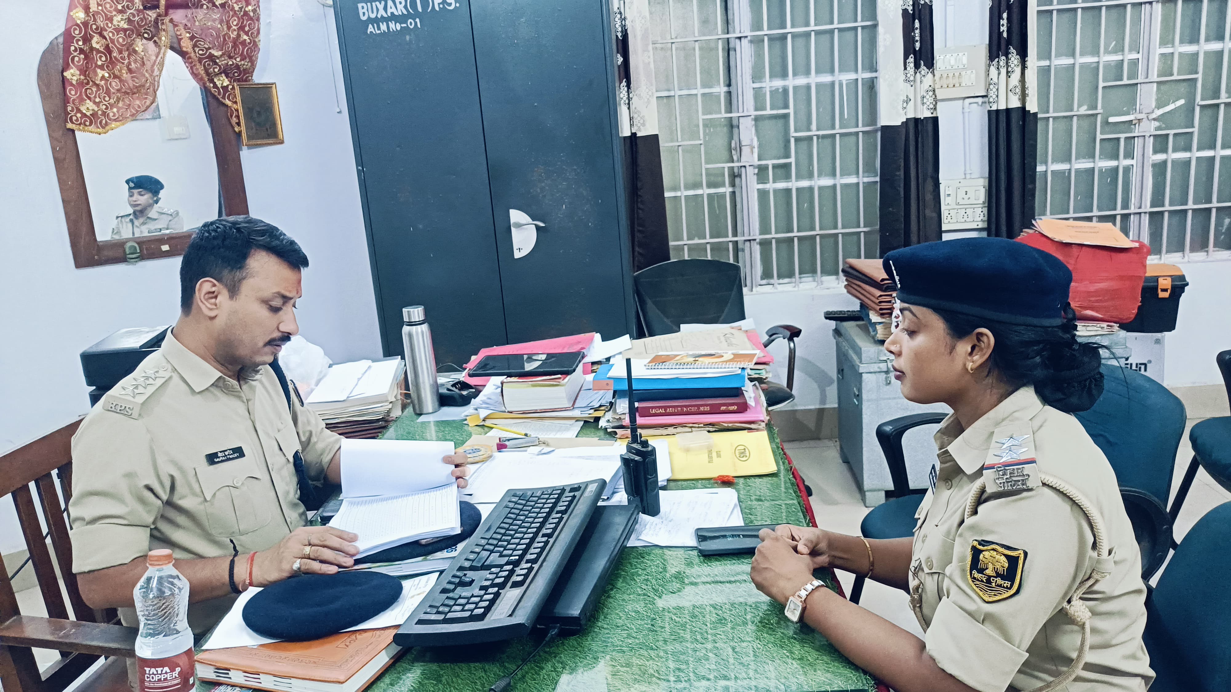 बक्सर नगर थाना पहुंचे SDPO: लंबित मामलों की जांच; वारंट निष्पादन में लापरवाही पर दी चेतावनी