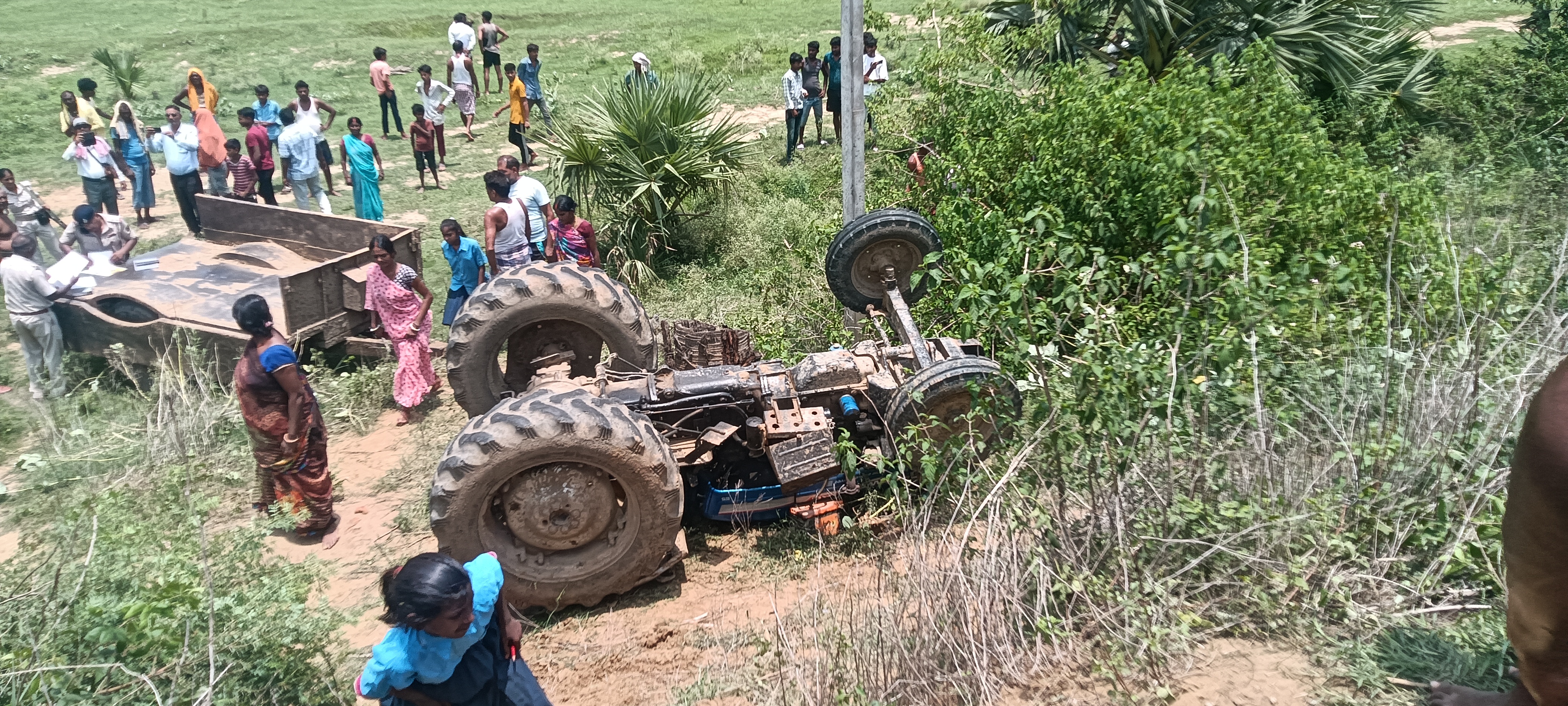 जहानाबाद में ट्रैक्टर पलटने से चालक की मौत, इंजन के नीचे दबने से मौके पर गई जान