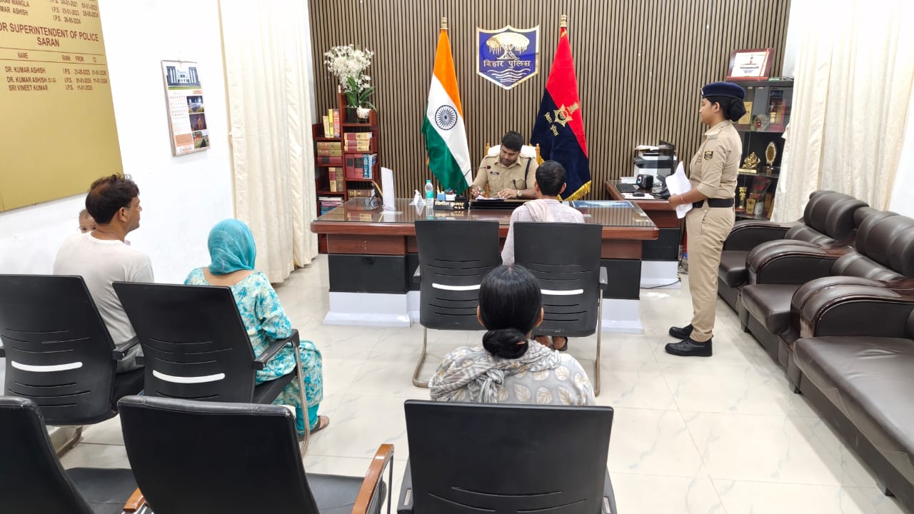 सारण में एसएसपी विनीत कुमार ने की जनसुनवाई, शिकायतों के त्वरित निष्पादन का दिया निर्देश