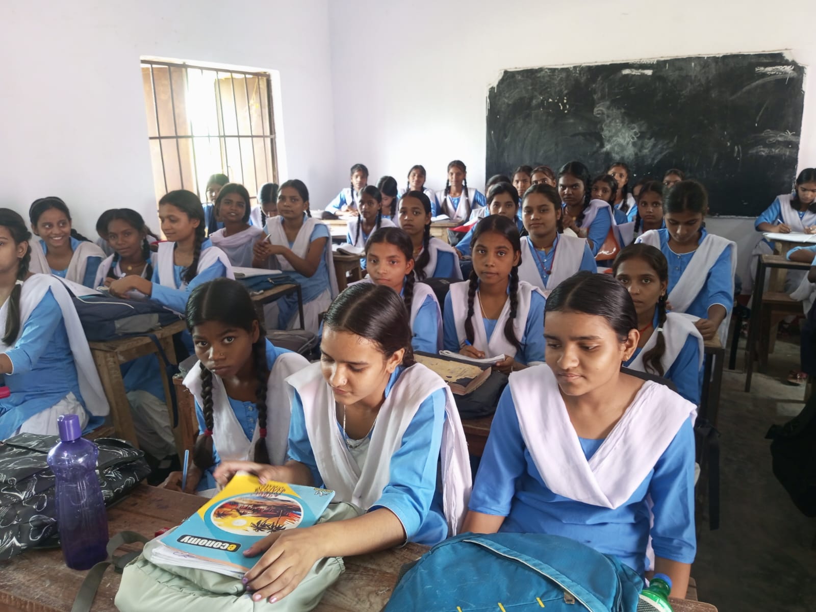 औरंगाबाद: मदनपुर प्रखंड के खिरियावा विद्यालय में शिक्षकों की भारी कमी, 585 छात्र-छात्राओं की पढ़ाई प्रभावित