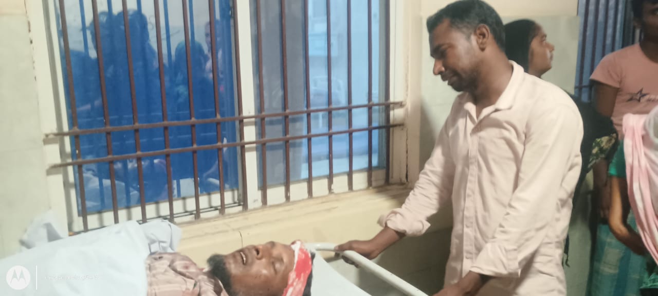 इलाज कराने जा रहे पिता की सड़क हादसे में मौत, बेटा घायल